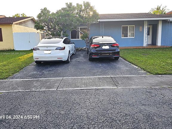 4th image of 603 SW 76th Ter