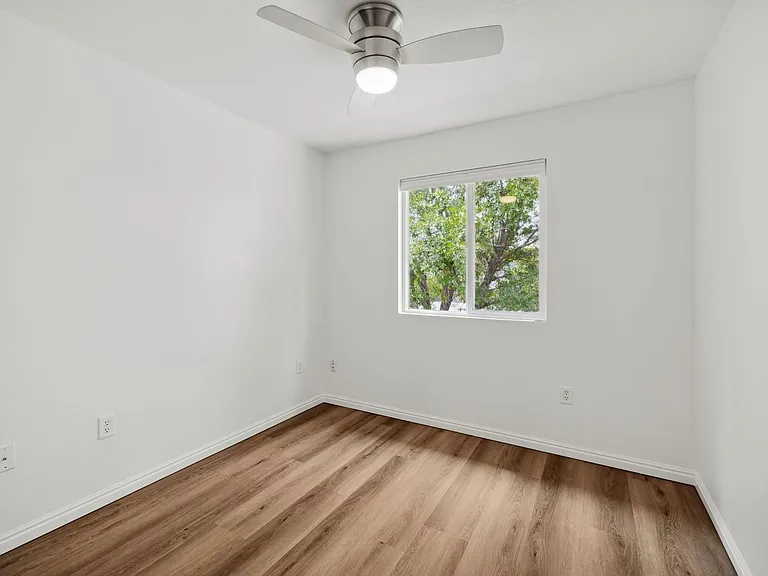 1311 N Gingham Ave — Photo 13