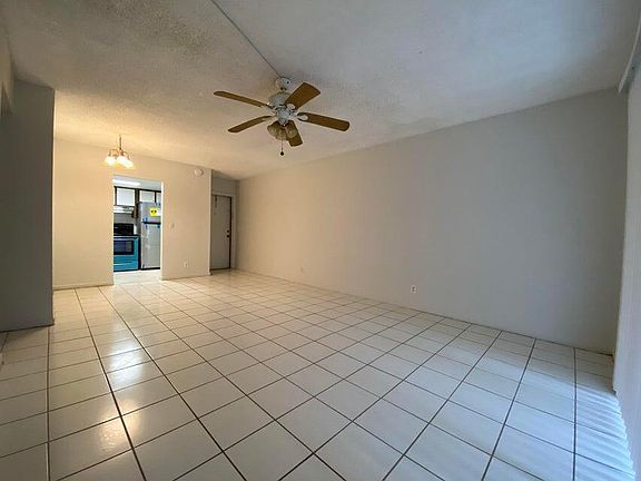 4th image of 626 NW 13th St APT 16
