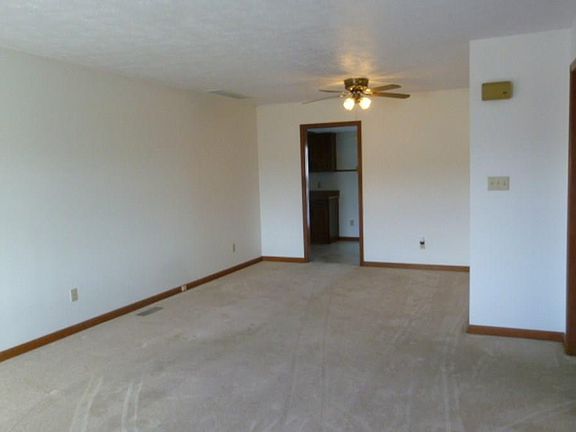 4th image of 426 Glenn Knecht Dr #11