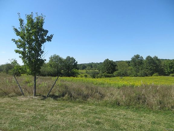 3rd image of 6 Farview Ln