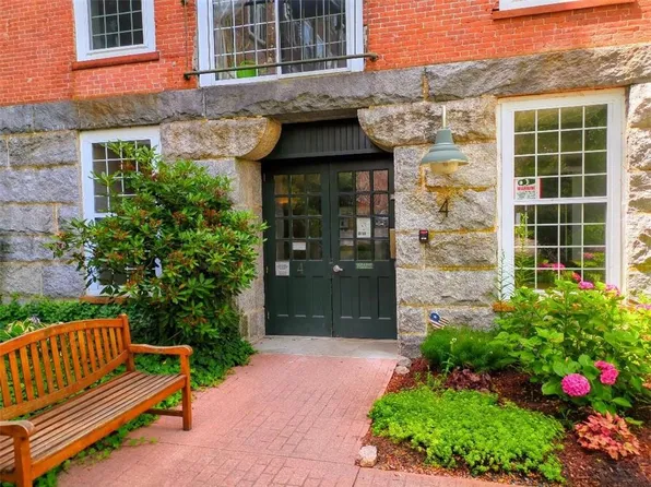 2 School St #217, Lincoln, RI 02865