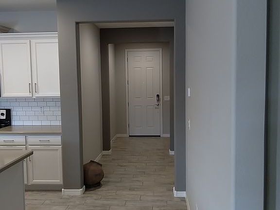 3rd image of 1531 E Luna Blanca Way