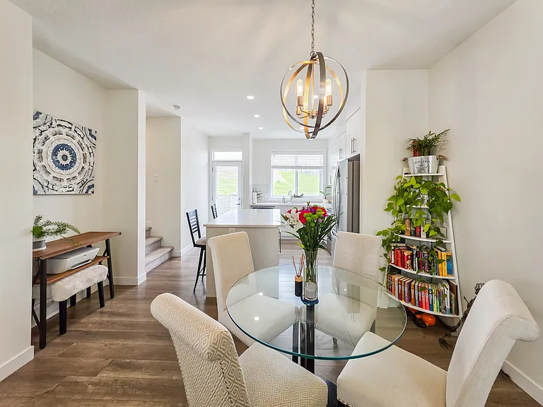 206 Sage Meadows Gdns NW — Photo 7