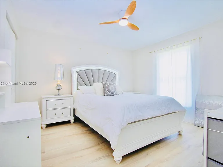 244 NW 6th Ave — Photo 22