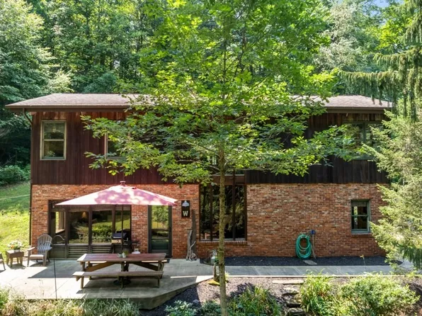 4294 Hardins Run Rd, New Cumberland, WV 26047