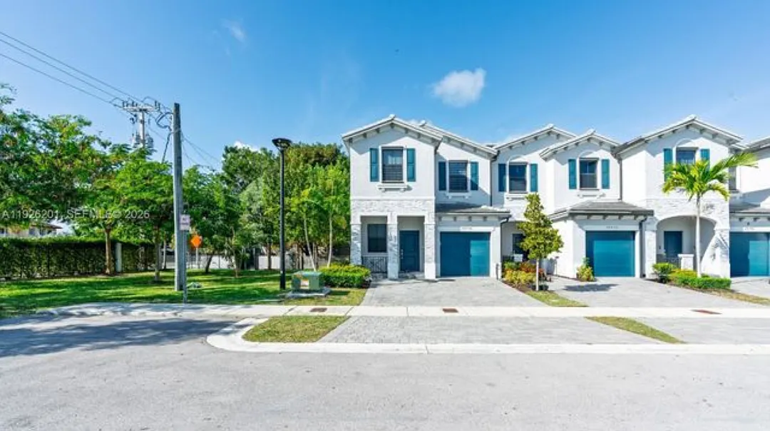 4 bed, 2.5 bath, 1827 sqft, $3,000 — Photo 3