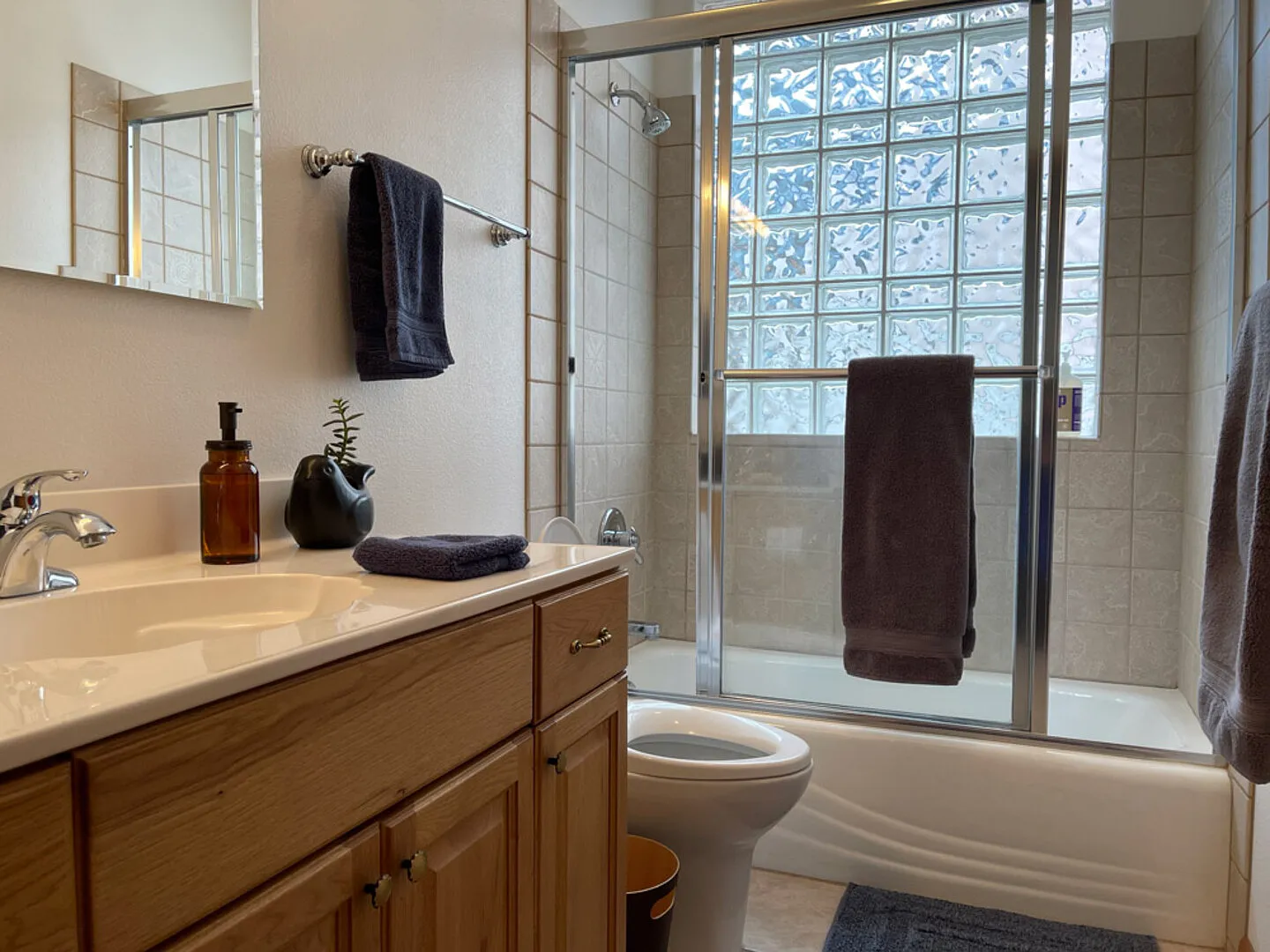 Quiet, cozy and stylish home — Photo 4