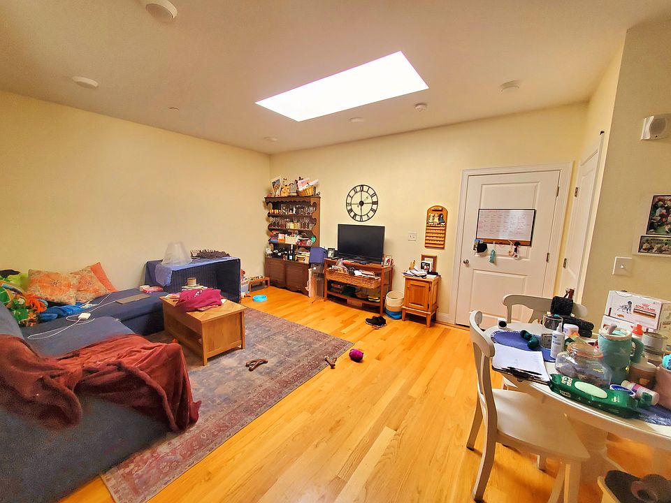 1st image of 549 Washington St #5