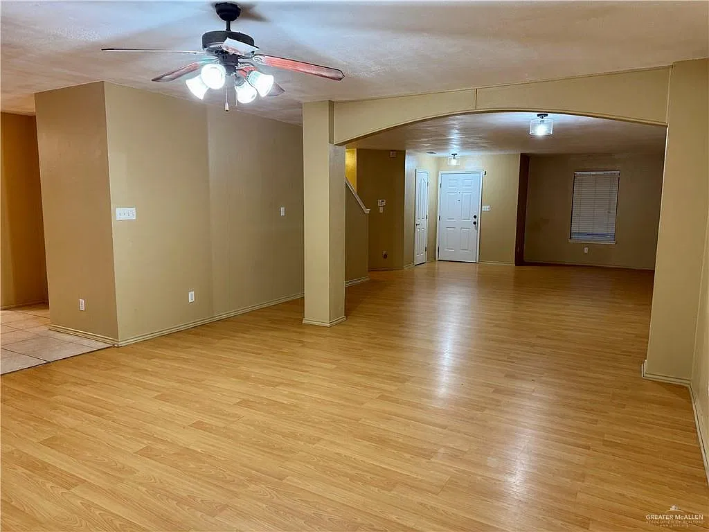 5 bed, 3.0 bath, 3287 sqft, $2,400 — Photo 4