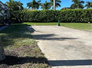 13601 Snapper Ln, Naples, FL 34114