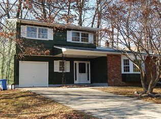 5 Clover Ct, East Brunswick, NJ 08816