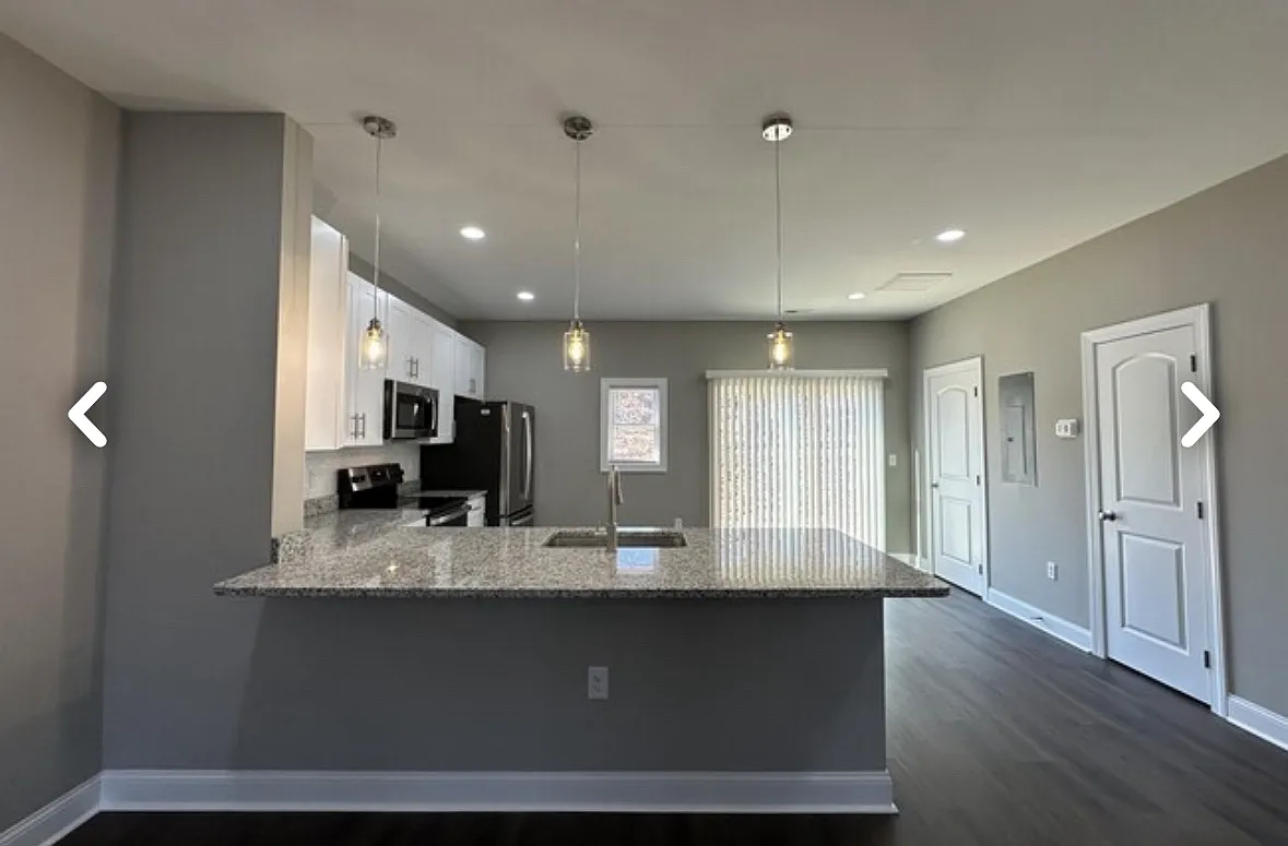 3 bed, 2.5 bath, 1336 sqft, $1,785 — Photo 3