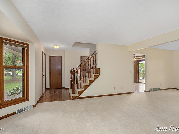 2nd image of 1288 Kirk Dr SE