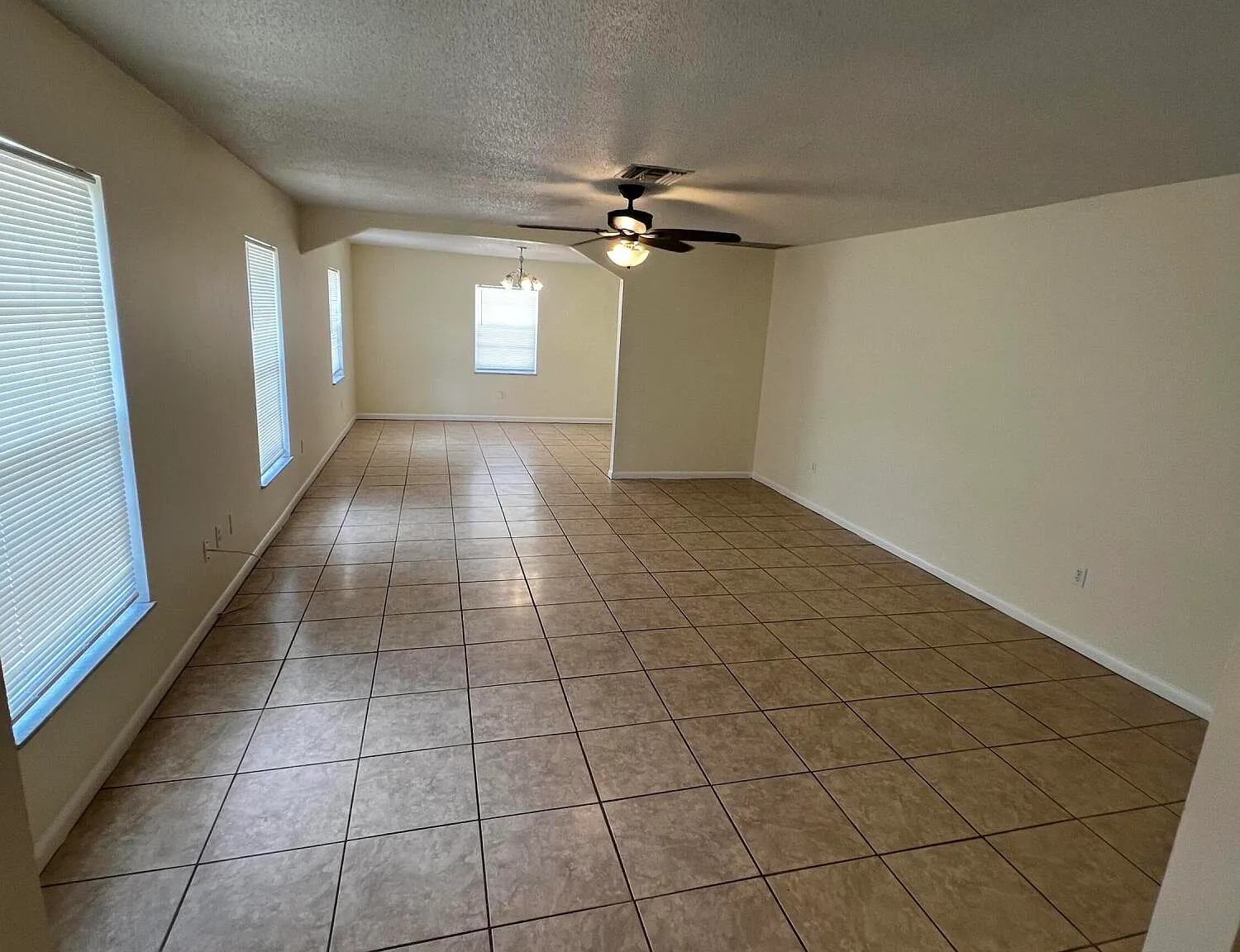 4 bed, 2.0 bath, 2214 sqft, $2,700 — Photo 2