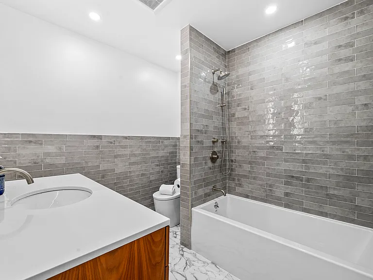 391 Manhattan Ave #TH1 — Photo 23