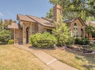 6402 Valleybrooke Ct, Arlington, TX 76001