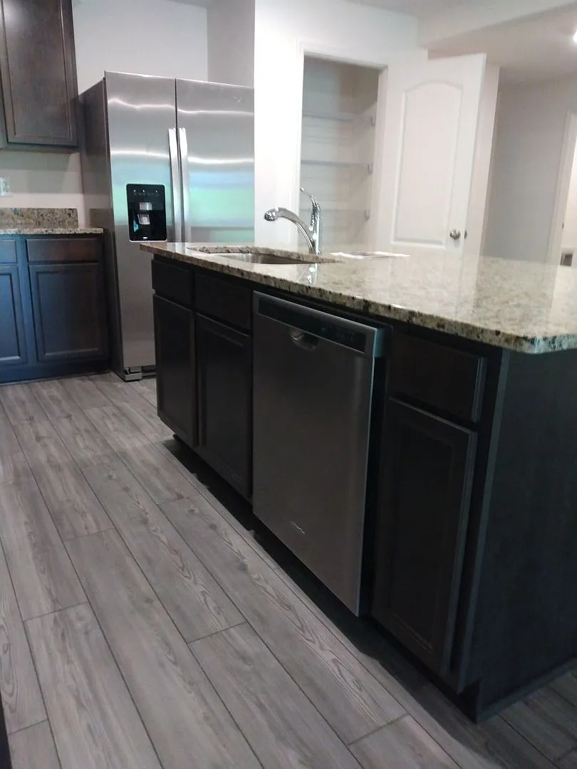Newer 3 Bedroom 2 Bathroom Villa Home Silver Ridge — Photo 4