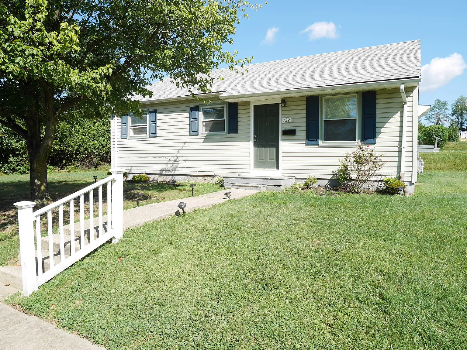 3 bed, 900 sqft, $1,600 — Photo 1