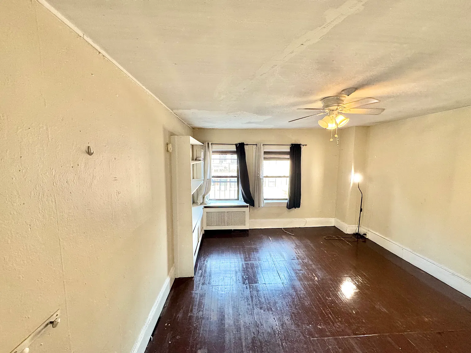 Studio, 200 sqft, $1,800 — Photo 2