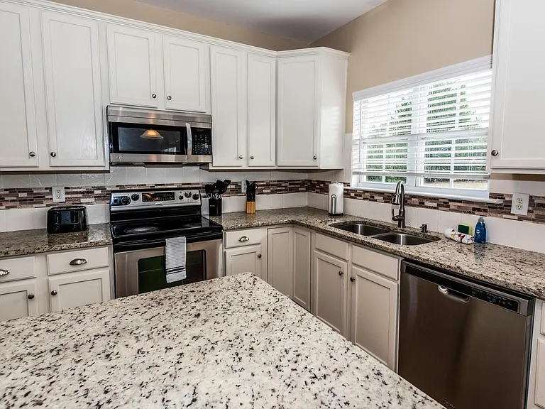 5991 Underwood Ave — Photo 22