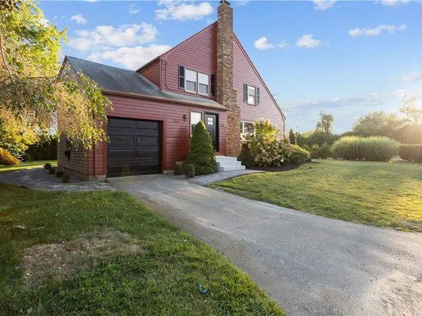 62 Garden St, Portsmouth, RI 02871
