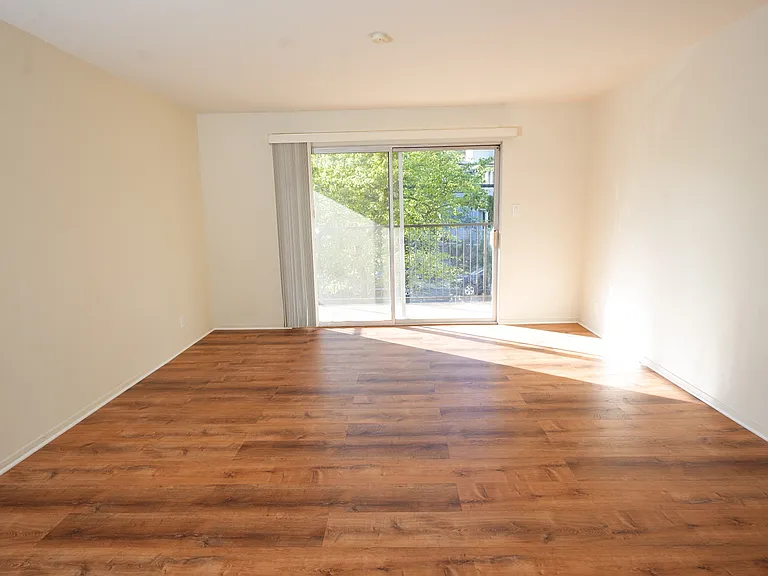 2431 Carlmont Dr #7 — Photo 13