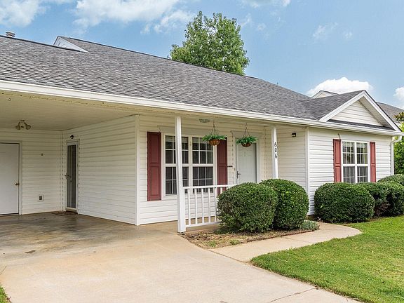 2nd image of 606 Mesa Ln