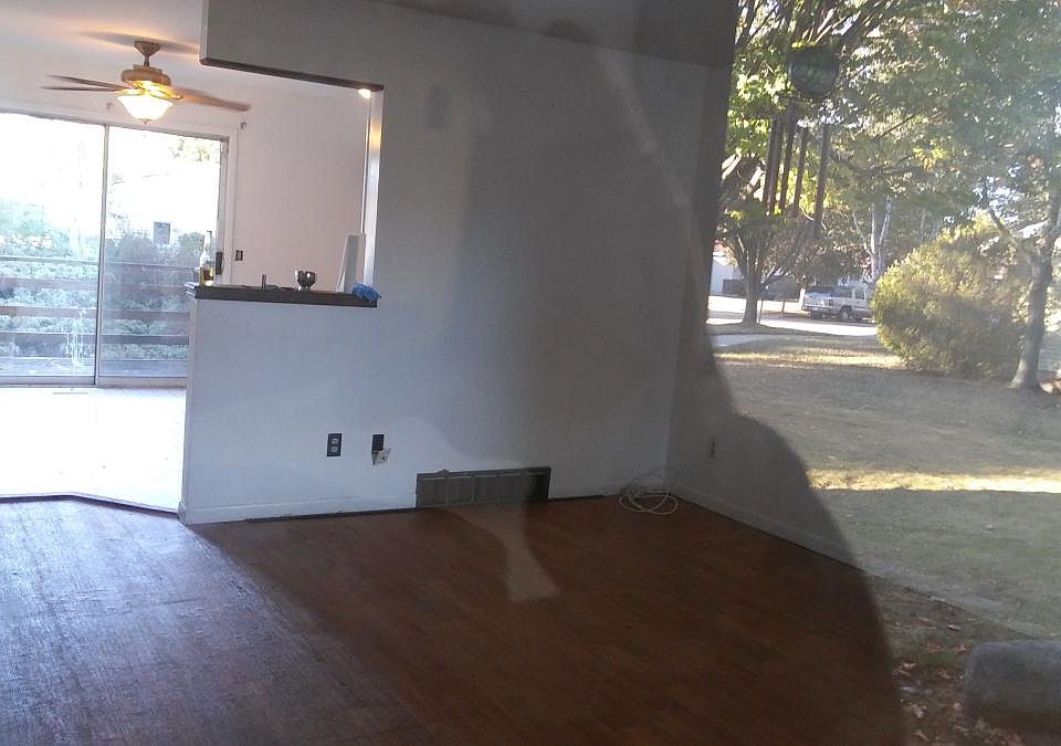 1st image of 463 W 31st St