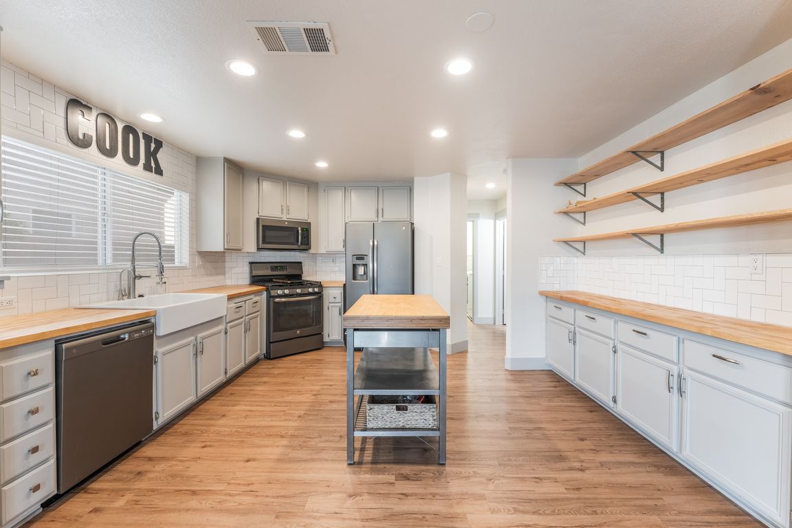 next background image