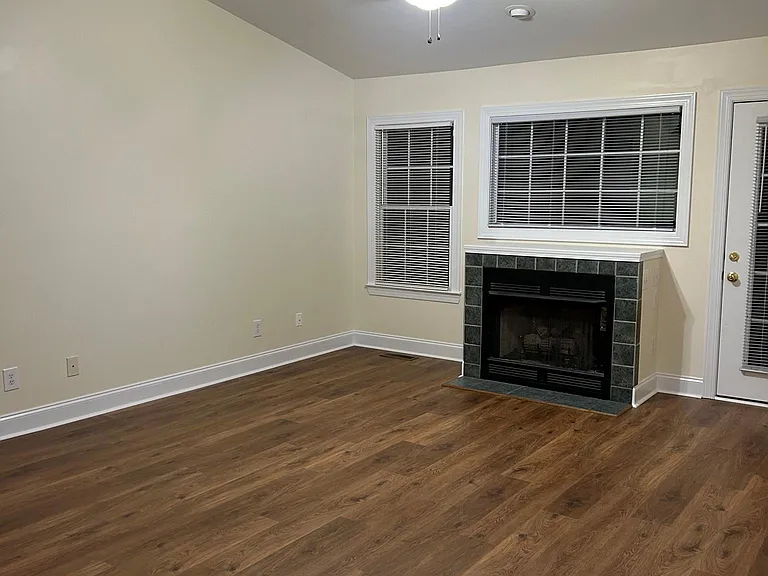 215 Laurel Hill Dr — Photo 7