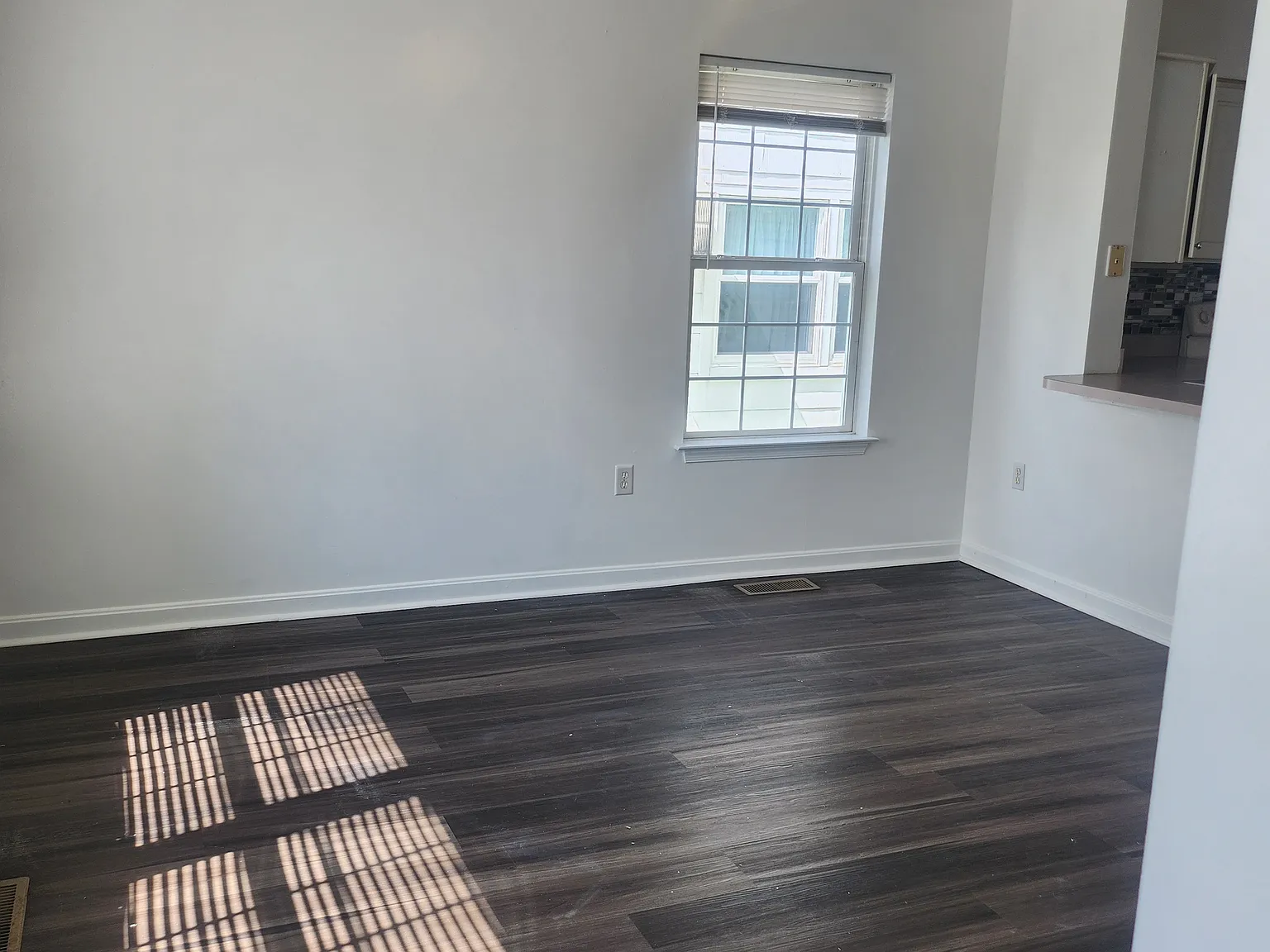 300 Sunset Drive — Photo 4