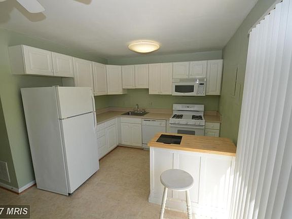 3rd image of 2207 Jensen Pl