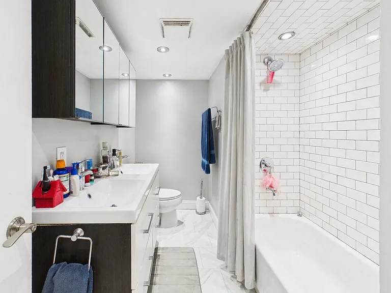 Beautiful 2 Bed 2 Full Bath Available In The Heart Of Rittenhouse Square! Free Water Pets And Gas — Photo 14