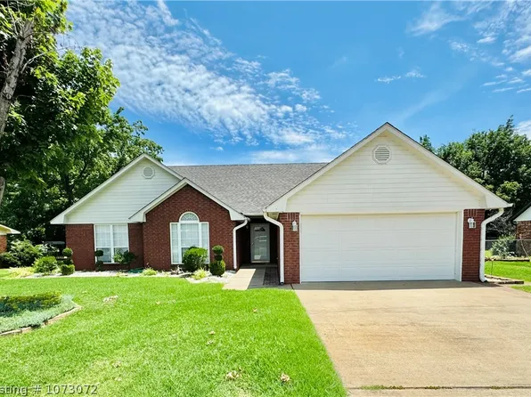 2906 Ash St, Poteau, OK 74953