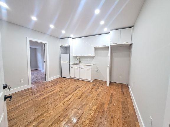 2nd image of 316 Hart St APT 3C