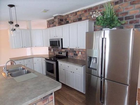 3rd image of 1739 Balsam Ave