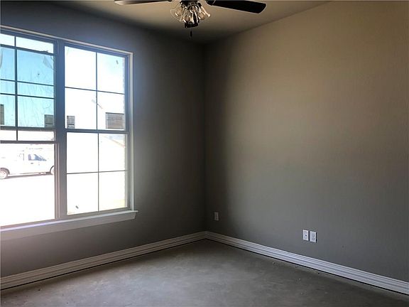 5th image of 2710 Clear Lake Dr