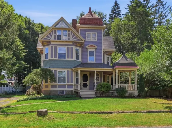26 Woodlawn St, Randolph, MA 02368