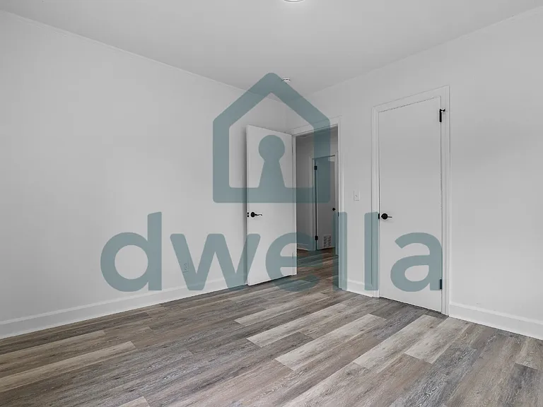 451 Loring Dr — Photo 14