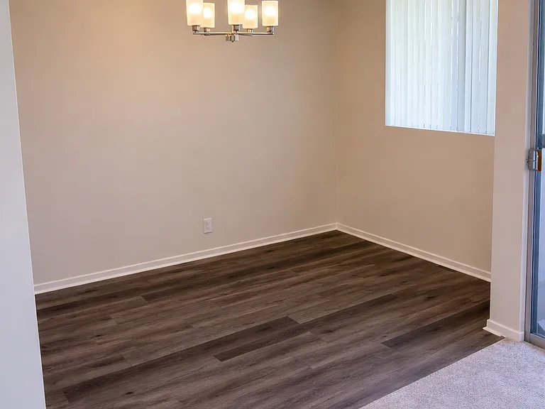 The Crestmoor Apartments — Photo 13