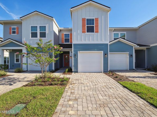 95 Pinebury Ln