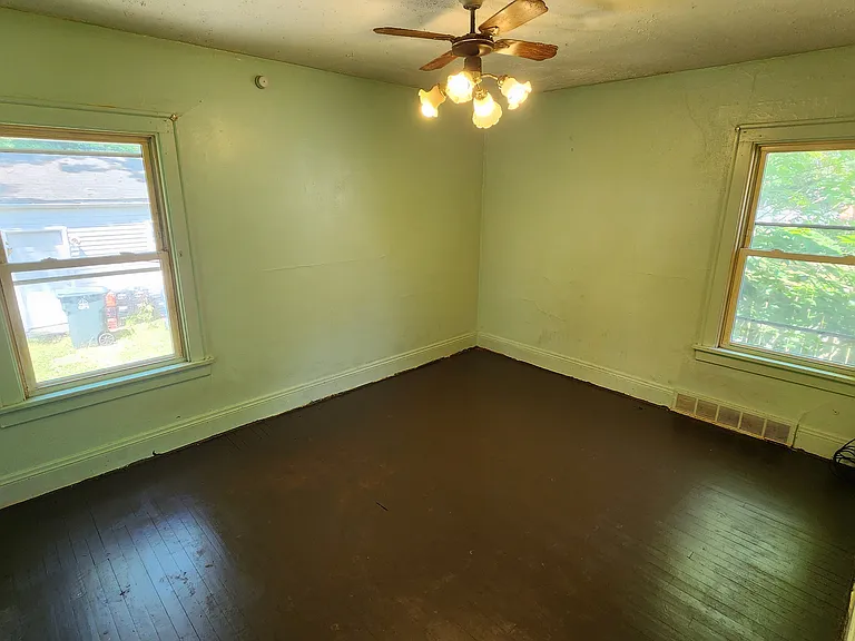 1540 Maple Rd — Photo 8