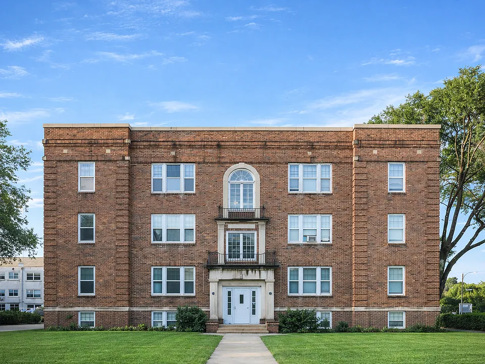 801 University Ave SE #4