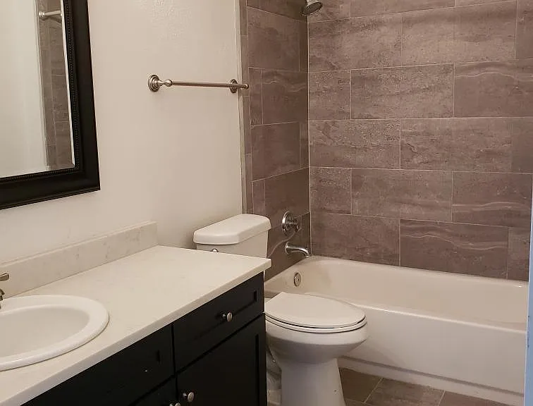 1910 Bennett Ave #14 — Photo 5