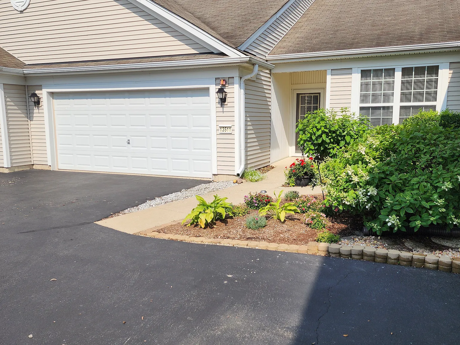 2 bed, 1152 sqft, $2,350 — Photo 1
