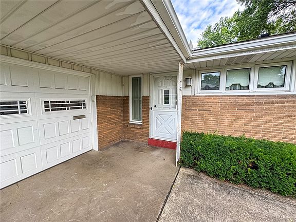 3rd image of 2218 Cypress Dr