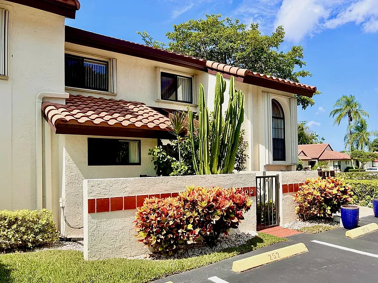 10615 Ocean Palm Way #102 — Photo 2
