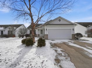 759 Greystone Dr, Bowling Green, OH 43402