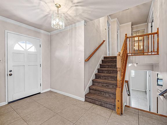 2nd image of 35924 Nicolet Ct